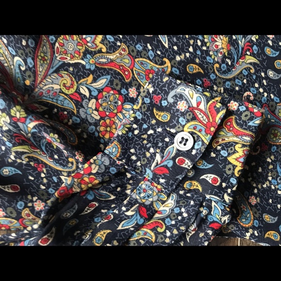 Liz Claiborne blue paisley sheet blouse. Size small - Picture 3 of 4